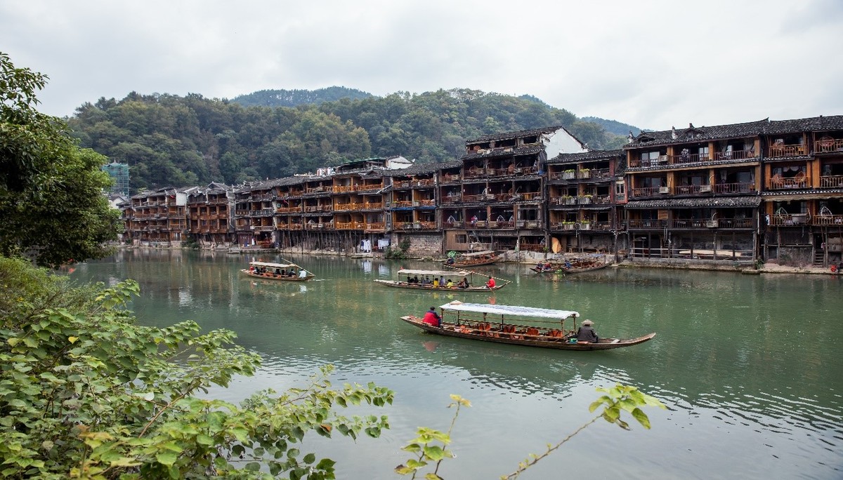 Vẻ đẹp huyền bí pha chút cổ trang của Phượng Hoàng cổ trấn ảnh 9