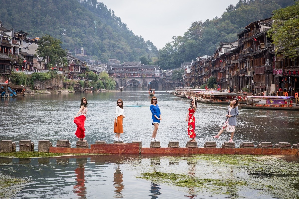 Vẻ đẹp huyền bí pha chút cổ trang của Phượng Hoàng cổ trấn ảnh 10