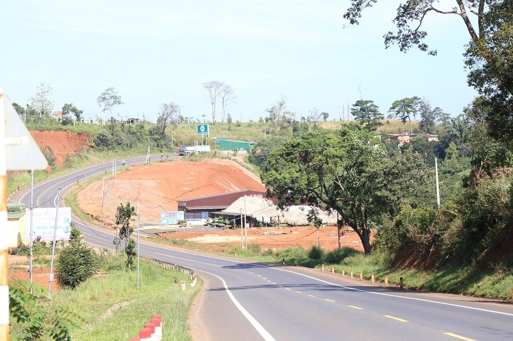 Đắk Nông: San ủi trái phép quả đồi để phân lô, bán nền ảnh 1