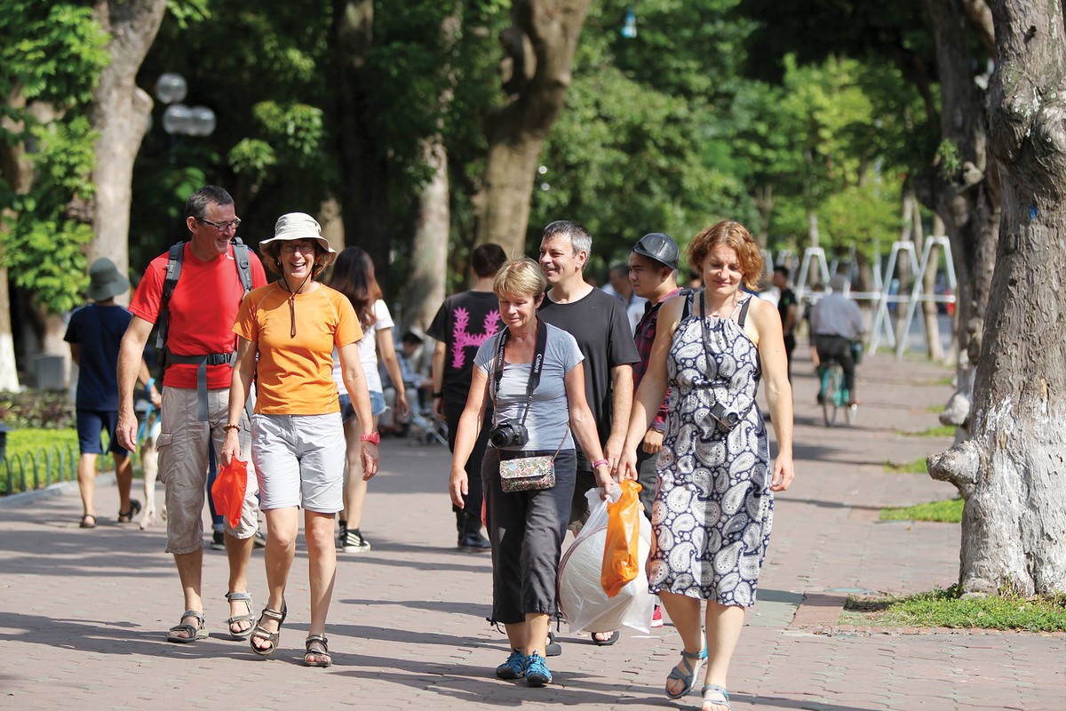 Nghĩ cách giữ lại 3 tỷ USD du khách “mang đến lại mang về“ ảnh 1