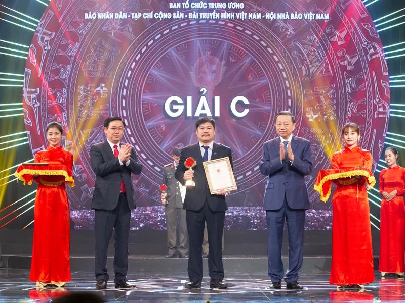 Báo chí góp phần nâng cao năng lực, sức chiến đấu của Đảng ảnh 1