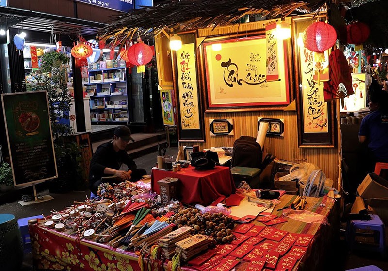 Không khí Tết tại đường sách TP.HCM ảnh 3