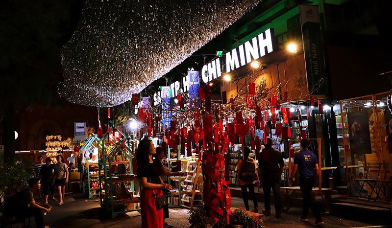 Không khí Tết tại đường sách TP.HCM ảnh 4