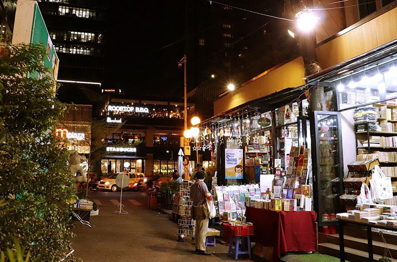 Không khí Tết tại đường sách TP.HCM ảnh 6