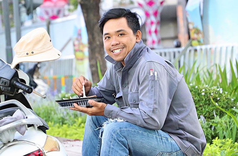 Tất bật hoàn thành đường hoa Nguyễn Huệ 2020 ảnh 2