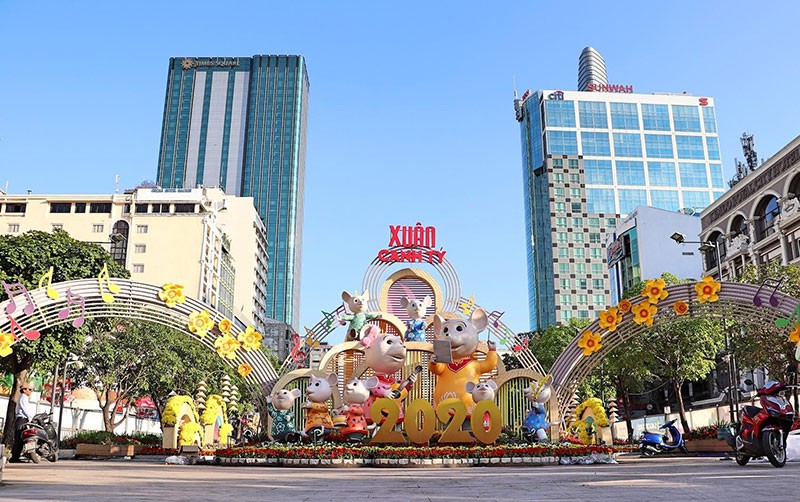 Tất bật hoàn thành đường hoa Nguyễn Huệ 2020 ảnh 5