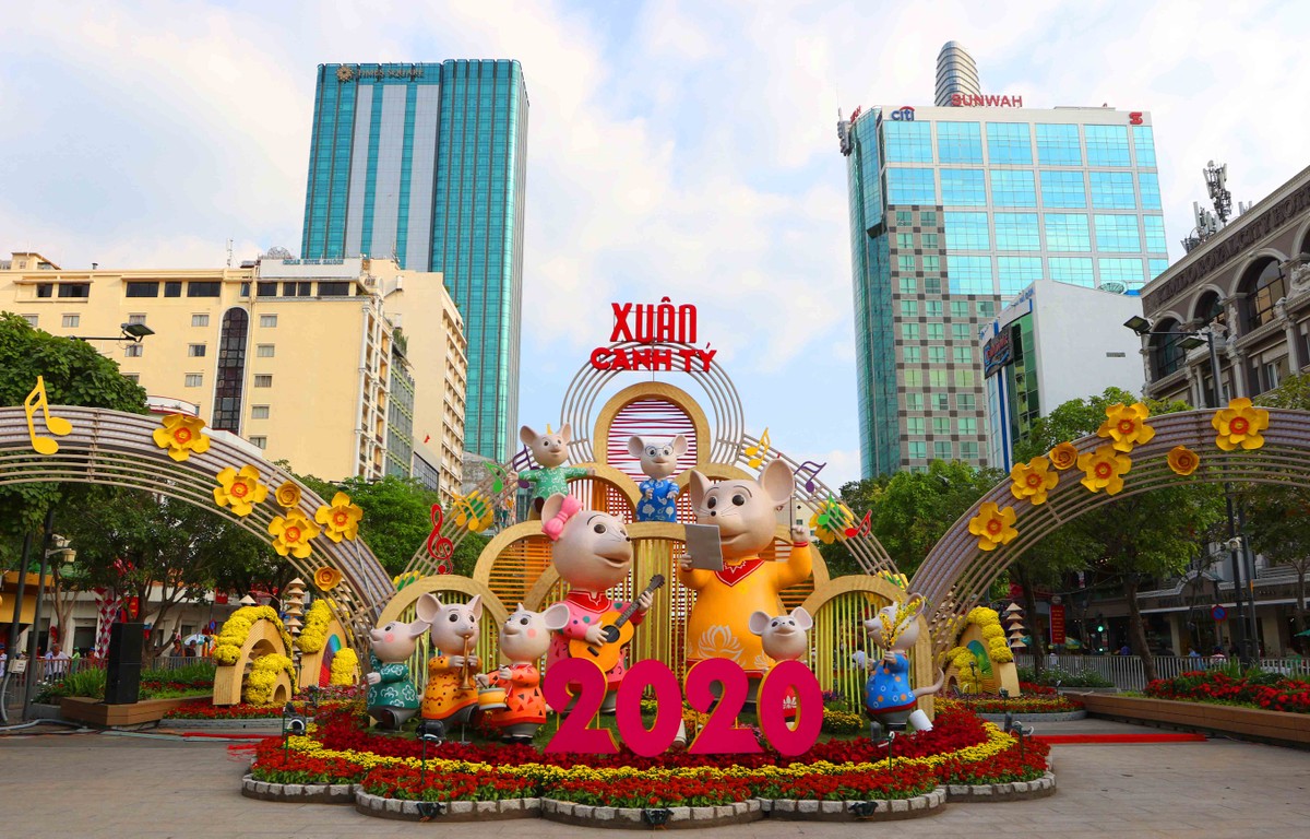 Xuân Canh Tý: Đường hoa Nguyễn Huệ rực rỡ ngày đón khách du Xuân ảnh 1