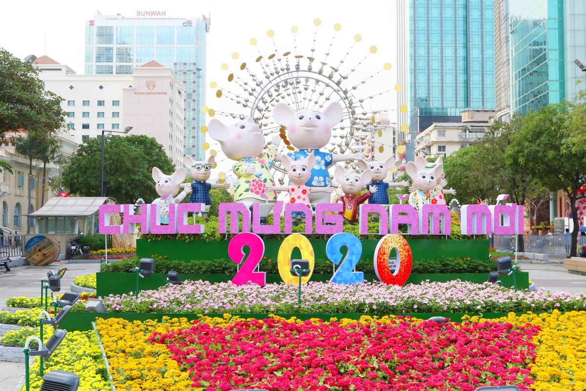 Xuân Canh Tý: Đường hoa Nguyễn Huệ rực rỡ ngày đón khách du Xuân ảnh 7