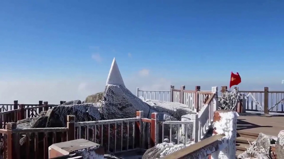 Băng phủ trắng Fansipan đúng ngày khai hội lễ hội khèn hoa 2020 ảnh 5