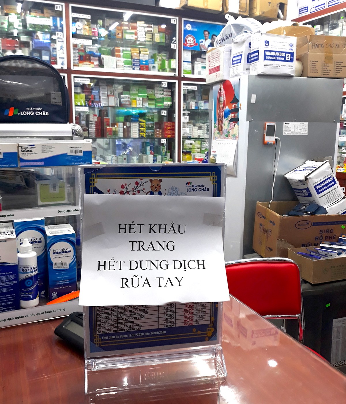 “Cháy” hàng, nhà thuốc “hét” giá 90.000 đồng/khẩu trang ảnh 2