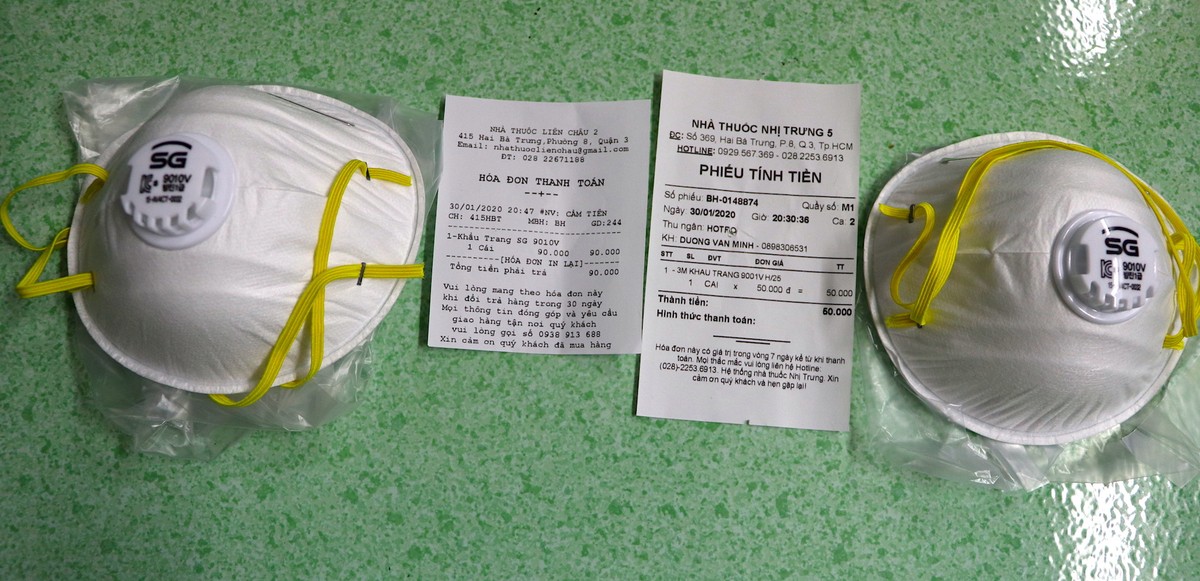 “Cháy” hàng, nhà thuốc “hét” giá 90.000 đồng/khẩu trang ảnh 3