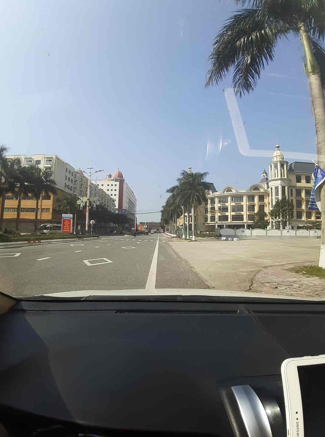 Móng Cái tạm dừng hoạt động làm thủ tục xuất nhập cảnh qua cửa khẩu từ 10h 31/1 ảnh 1