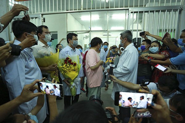 Bệnh nhân người Trung Quốc đầu tiên nhiễm Covid - 19 tại TP.HCM đã được xuất viện ảnh 1