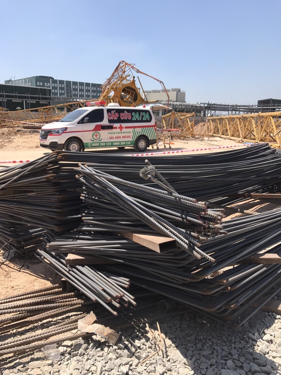 Bình Dương: Sập cẩu tại dự án đang thi công, 3 người chết ảnh 1