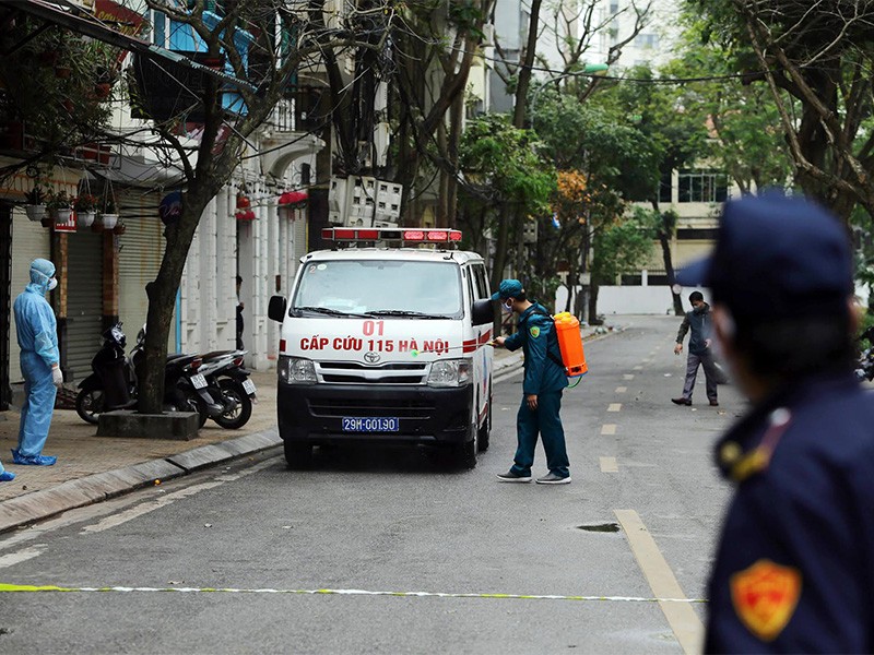 Nhịp sống Hà Nội ngày đầu ghi nhận ca dương tính với Covid-19 ảnh 4