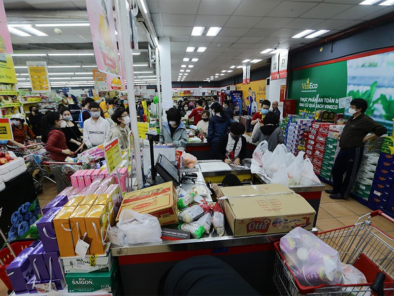 Nhịp sống Hà Nội ngày đầu ghi nhận ca dương tính với Covid-19 ảnh 5