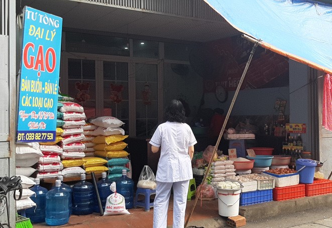 Lương thực, thực phẩm đầy ắp kệ siêu thị, người dân thoải mái mua sắm ảnh 10