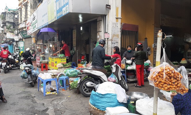 Lương thực, thực phẩm đầy ắp kệ siêu thị, người dân thoải mái mua sắm ảnh 8