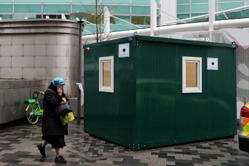 Chống dịch ở Tây và ta: Cái giá của sinh mạng ảnh 1