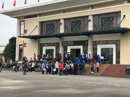 Hải Phòng dừng kiểm soát phương tiện vận tải hàng hóa sau sự cố chen chúc xin giấy xác nhận ảnh 1