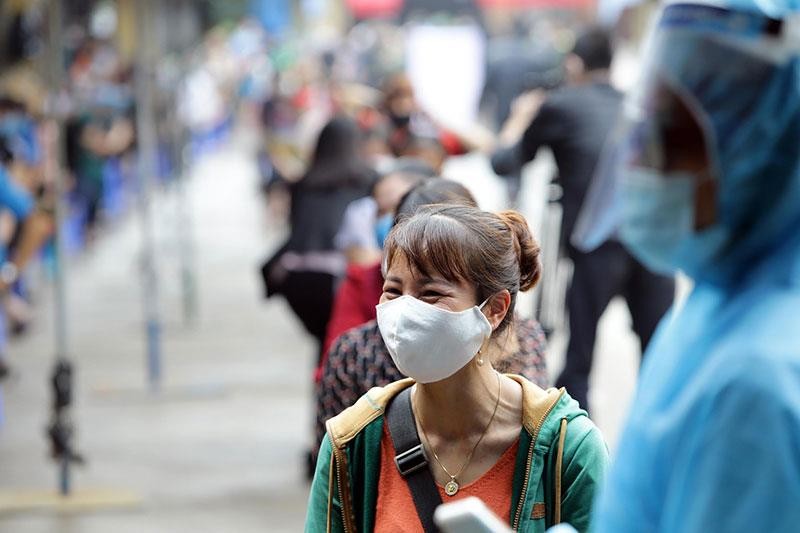 Hình ảnh Hà Nội xét nghiệm nhanh Covid-19 tại chợ Long Biên ảnh 8