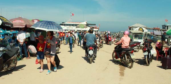 Du lịch nghỉ lễ tại Miền Trung: Nơi vắng vẻ, chốn đông vui ảnh 2