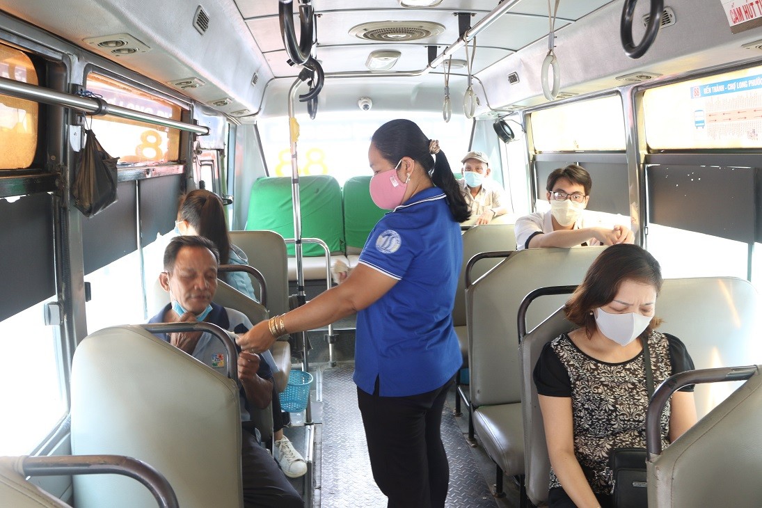 TP.HCM: Hôm nay, 72 tuyến xe buýt lăn bánh trở lại ảnh 2