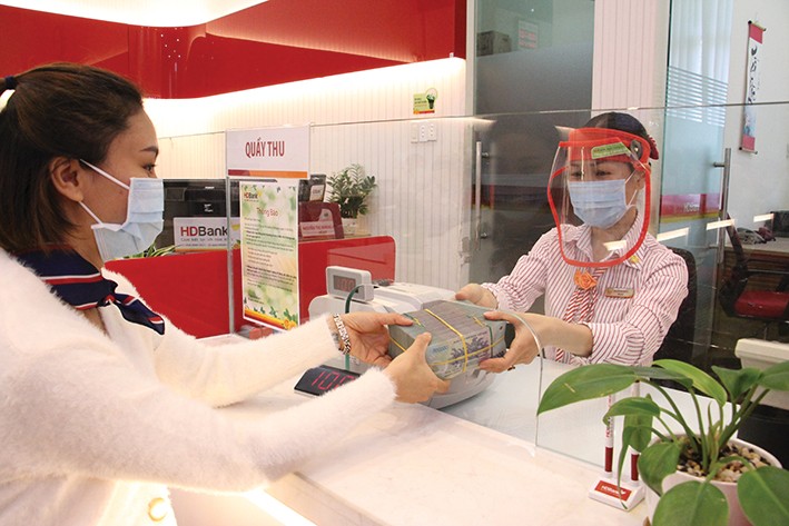 Ngân hàng thoát khó bằng nguồn thu dịch vụ ảnh 2