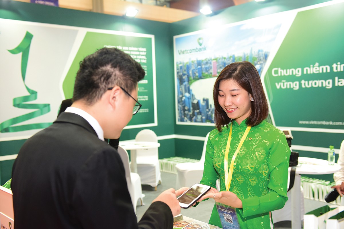 Ngân hàng thoát khó bằng nguồn thu dịch vụ ảnh 1