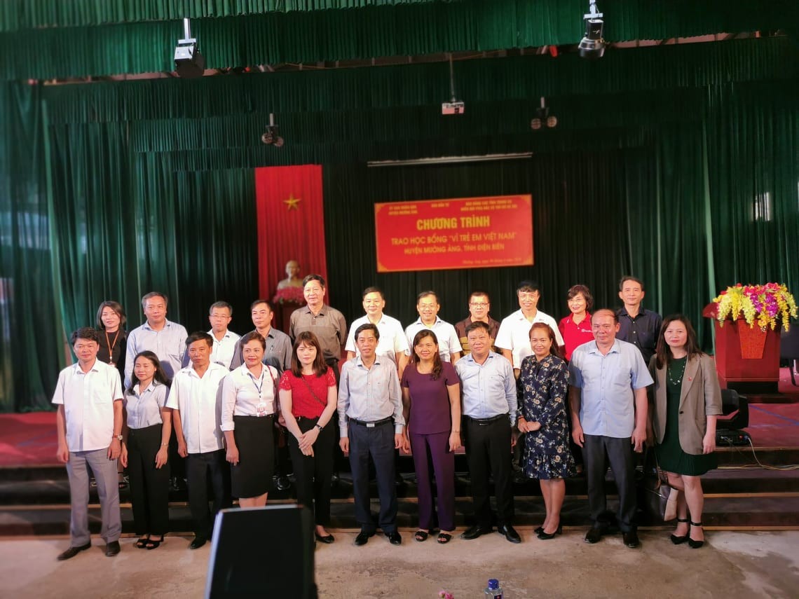 200 suất học bổng 'Vì trẻ em Việt Nam' đến với học sinh tỉnh Điện Biên ảnh 15