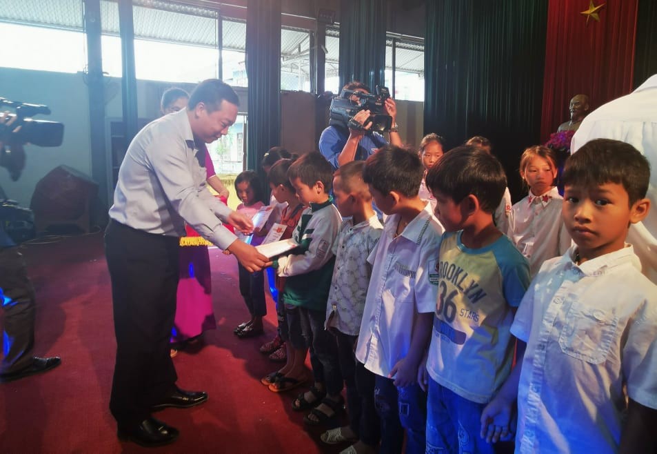200 suất học bổng 'Vì trẻ em Việt Nam' đến với học sinh tỉnh Điện Biên ảnh 4