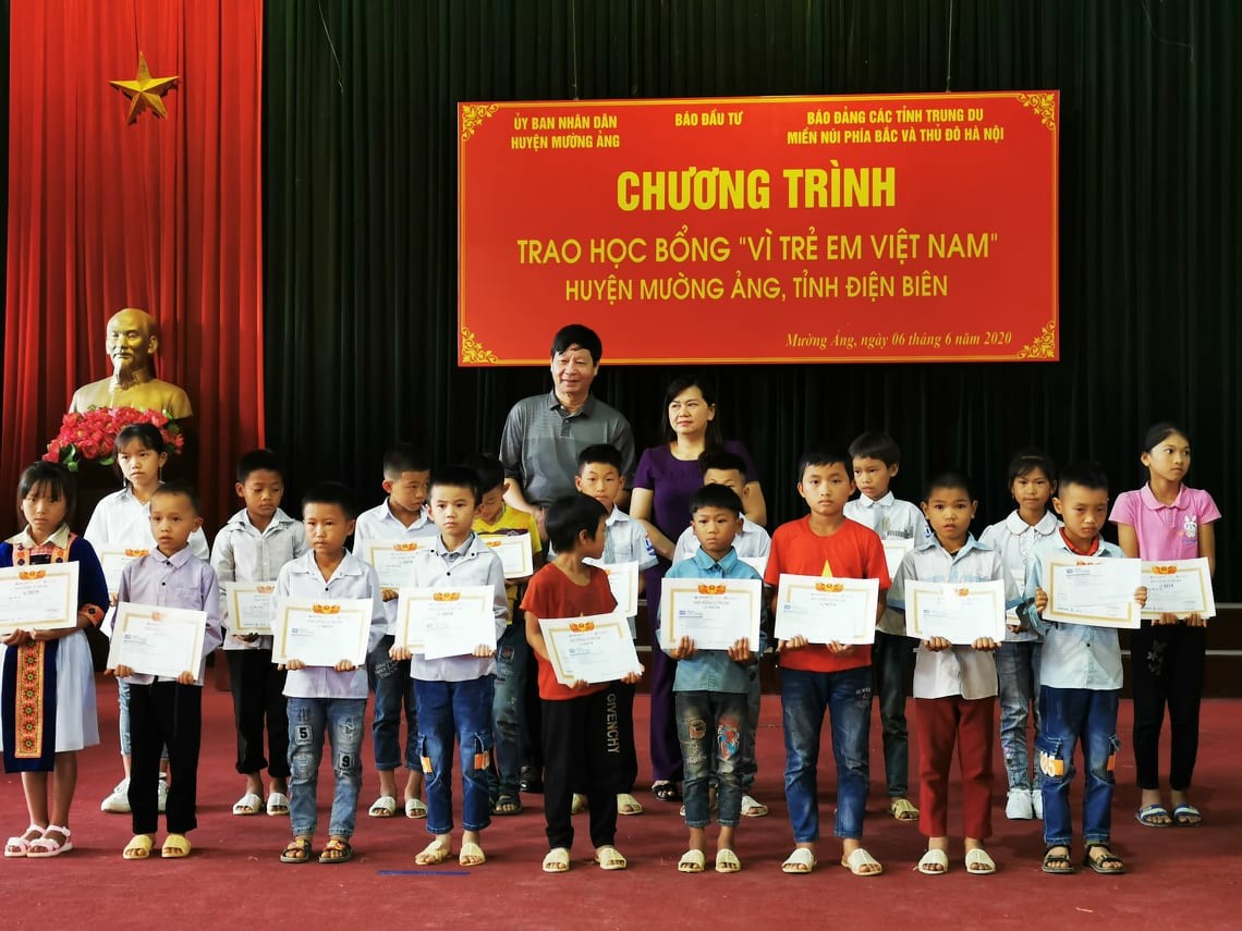 200 suất học bổng 'Vì trẻ em Việt Nam' đến với học sinh tỉnh Điện Biên ảnh 7