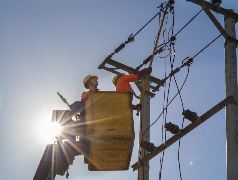 Nắng nóng gay gắt, tiêu thụ điện lại lập đỉnh mới ảnh 1