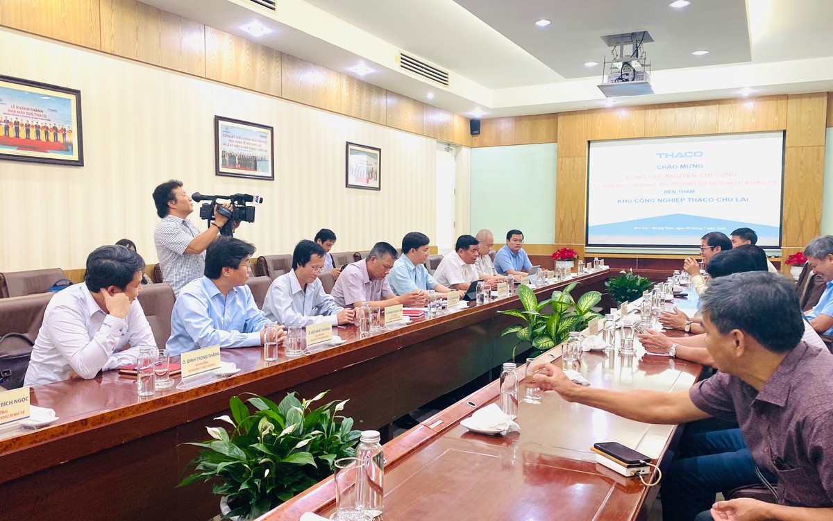 Đi từng dự án, xuống từng địa phương để “thúc” tăng trưởng kinh tế ảnh 4