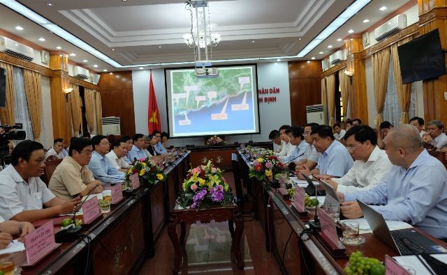 Bộ trưởng Nguyễn Chí Dũng: Bình Định ưu tiên nguồn lực để mở rộng không gian phát triển kinh tế ảnh 1