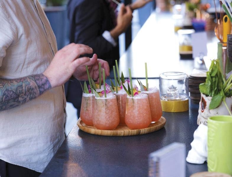 Mưu sinh thời “không bình thường” - Bài 4: Khởi nghiệp “ngược bão” ảnh 1