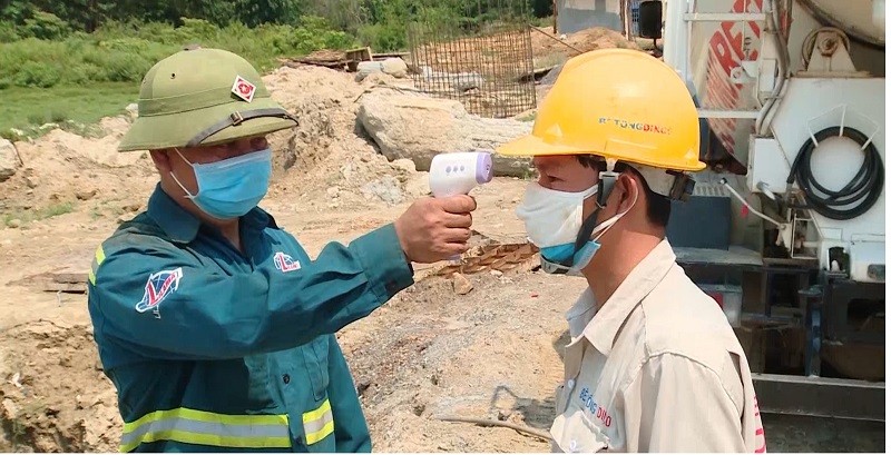 Các doanh nghiệp xây dựng cam kết thực hiện nhiệm vụ kép, vừa đảm bảo phòng chống dịch, vừa thi công Các doanh nghiệp xây dựng cam kết thực hiện nhiệm vụ kép, vừa đảm bảo phòng chống dịch, vừa thi công