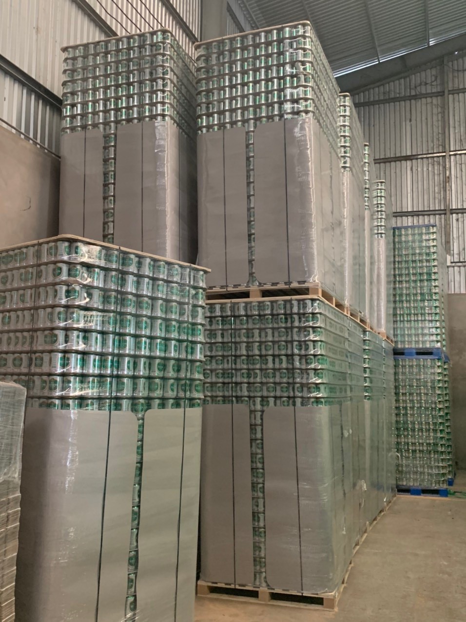 BIA SAIGON VIETNAM có kiểu dáng, nhãn hiệu dễ gây nhầm lẫn với sản phẩm của Sabeco (Nguồn: Cục Quản lý thị trường Bà Rịa- Vũng Tàu).