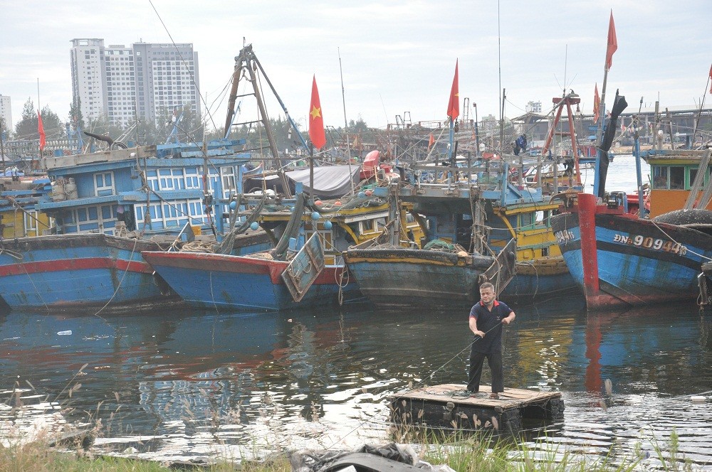 Tàu thuyền vào âu thuyền Thọ Quang tránh bão số 5.