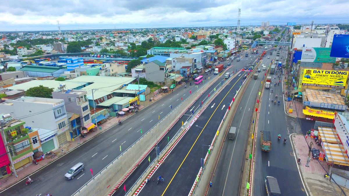 Nút giao này góp phần giảm tình trạng ùn tắc phương tiện và mở toang cửa ngõ phía Tây Bắc TP.HCM. Nút giao này góp phần giảm tình trạng ùn tắc phương tiện và mở toang cửa ngõ phía Tây Bắc TP.HCM.