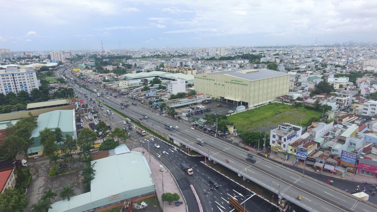 Hướng đi về trung tâm Quận Thủ Đức. Hướng đi về trung tâm Quận Thủ Đức.