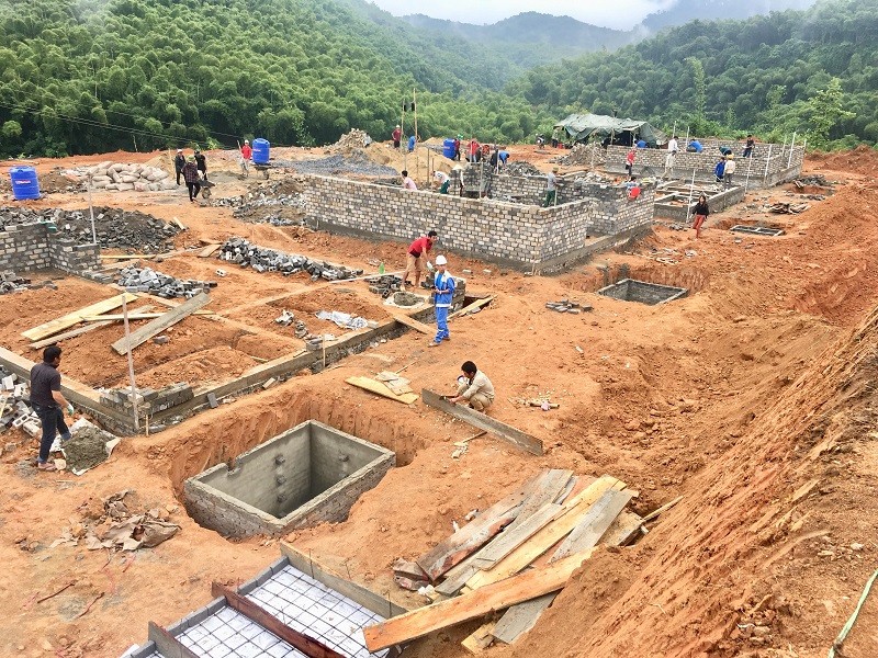 Quan Sơn xác định huy động nguồn lực đầu tư xây dựng kết cấu hạ tầng là khâu đột phá, tạo điều kiện thuận lợi cho thúc đẩy kinh tế - xã hội phát triển.