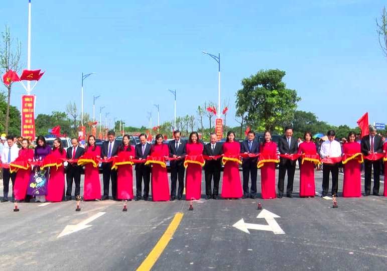 Các địa biểu cắt băng thông xe kỹ thuật tuyến đường Ỷ Lan, đoạn từ Dốc Lời đến ngã tư đường 181.