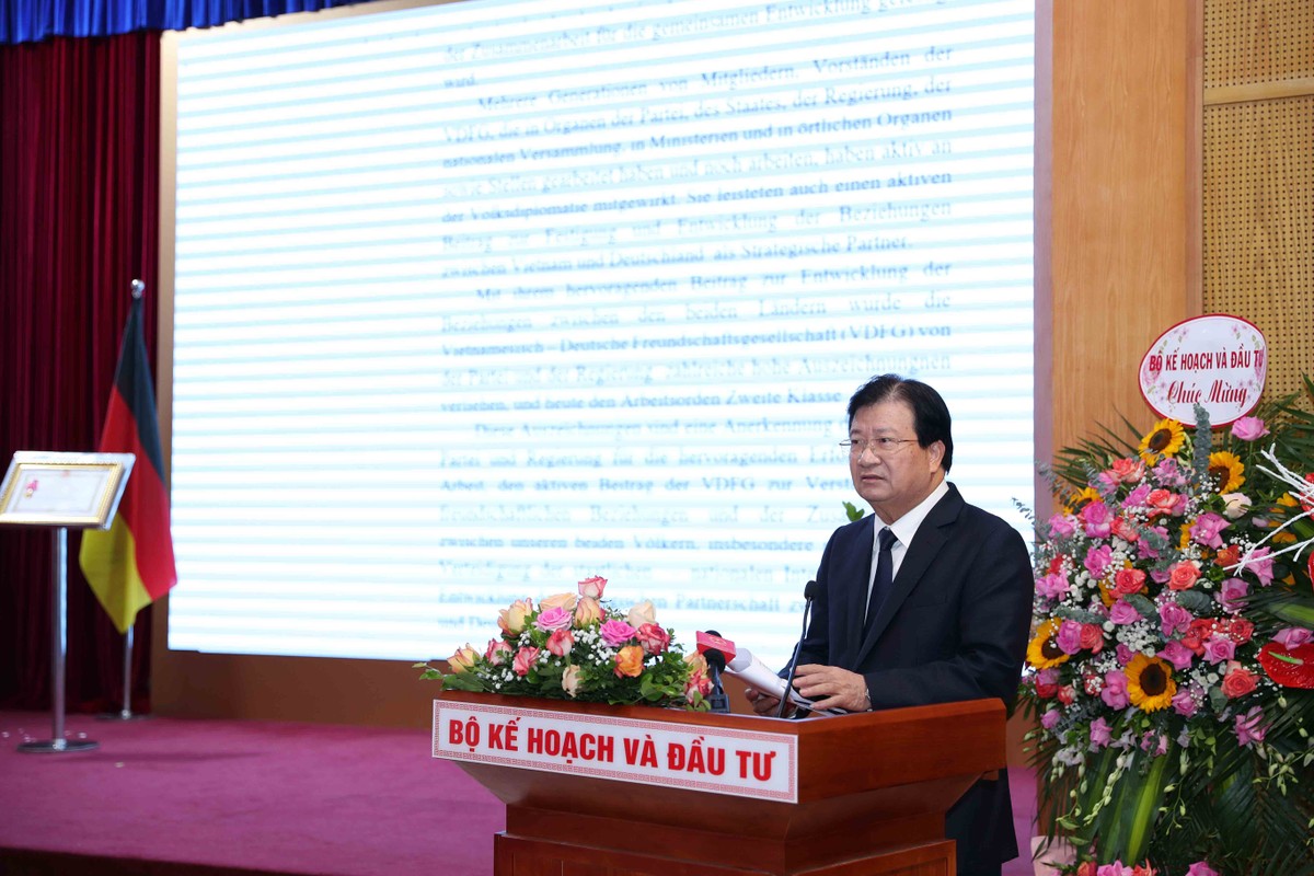 Phó Thủ tướng Trịnh Đình Dũng Phó Thủ tướng Trịnh Đình Dũng