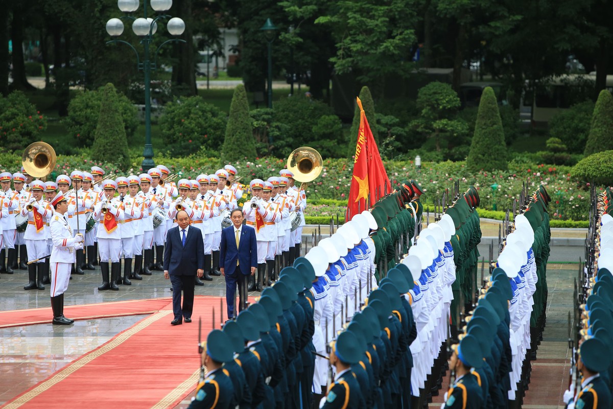 Cũng theo lịch trình, Thủ tướng Nhật Bản Suga Yoshihide sẽ chào Tổng bí thư, Chủ tịch nước Việt Nam Nguyễn Phú Trọng, hội kiến Chủ tịch Quốc hội Nguyễn Thị Kim Ngân, tiếp xã giao Trưởng ban Tổ chức Trung ương, Chủ tịch Nhóm Nghị sỹ hữu nghị Việt - Nhật Phạm Minh Chính.