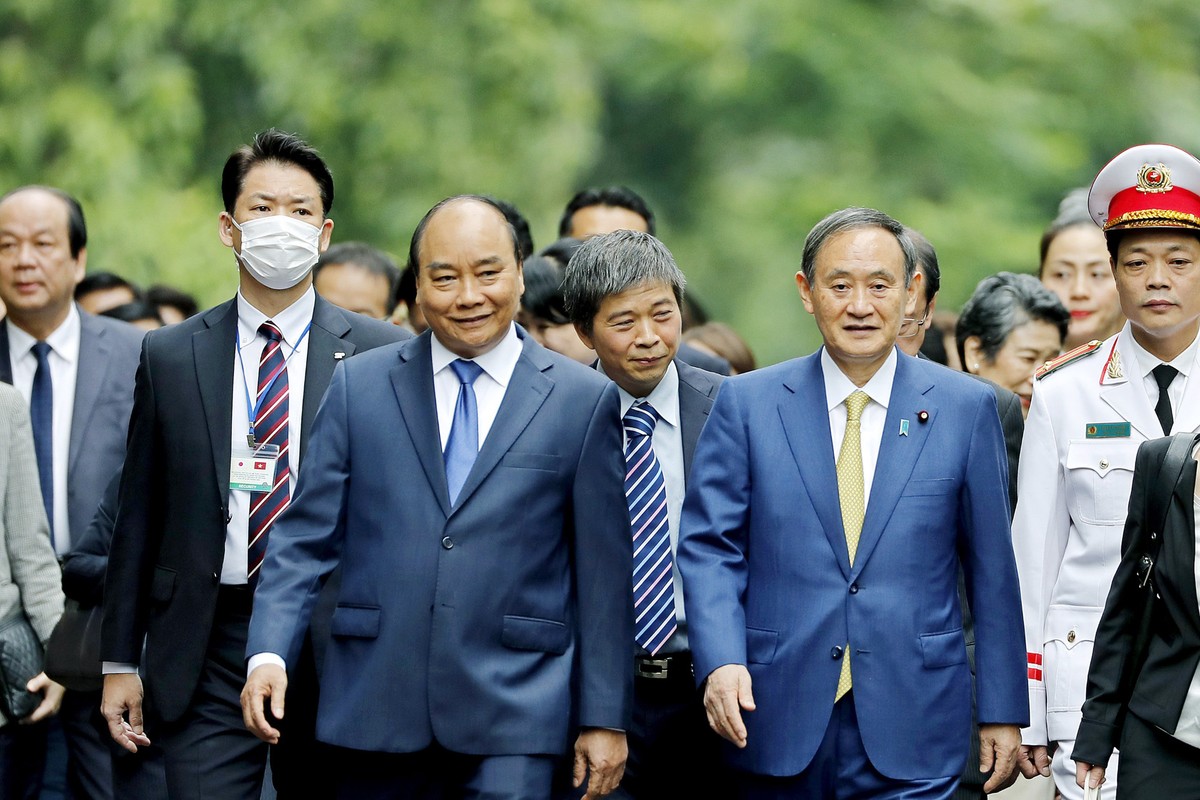 Trước đó, vào chiều ngày 12/10, Thủ tướng Chính phủ Nguyễn Xuân Phúc đã có cuộc điện đàm với Thủ tướng Nhật Bản Suga Yoshihide. Tại cuộc điện đàm, Thủ tướng Chính phủ Nguyễn Xuân Phúc khẳng định Việt Nam luôn coi Nhật Bản là đối tác chiến lược, quan trọng hàng đầu, lâu dài.