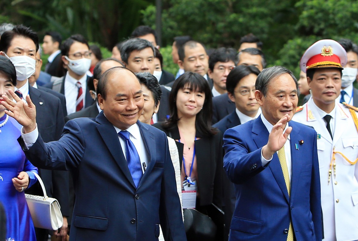 Theo Đại sứ Việt Nam tại Nhật Bản Vũ Hồng Nam, việc Thủ tướng Suga Yoshihide chọn Việt Nam và Indonesia - hai nước thành viên ASEAN - là điểm đến trong chuyến công du nước ngoài đầu tiên sau khi nhậm chức là một niềm vui không chỉ đối với nhân dân Việt Nam mà còn đối với nhân dân các quốc gia Đông Nam Á khác.