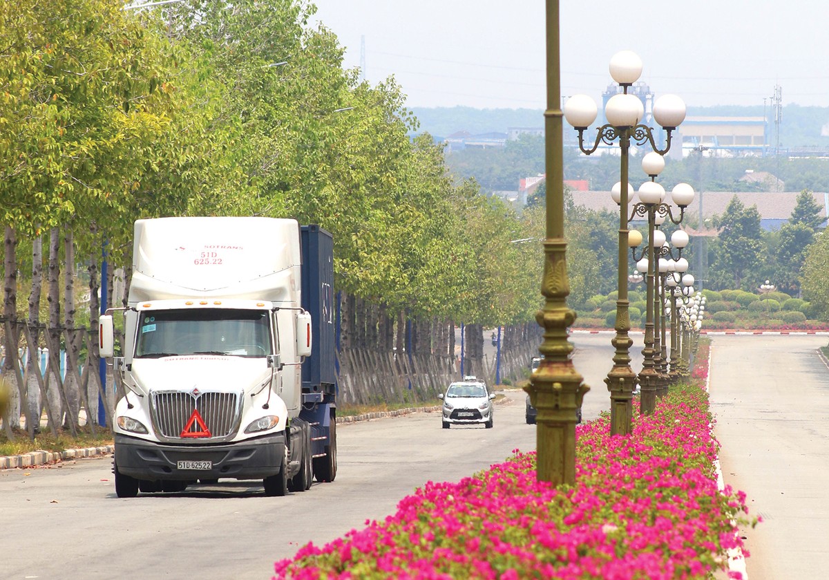 Lối vào một khu công nghiệp ở Bình Dương. Ảnh: Lê Toàn Lối vào một khu công nghiệp ở Bình Dương. Ảnh: Lê Toàn