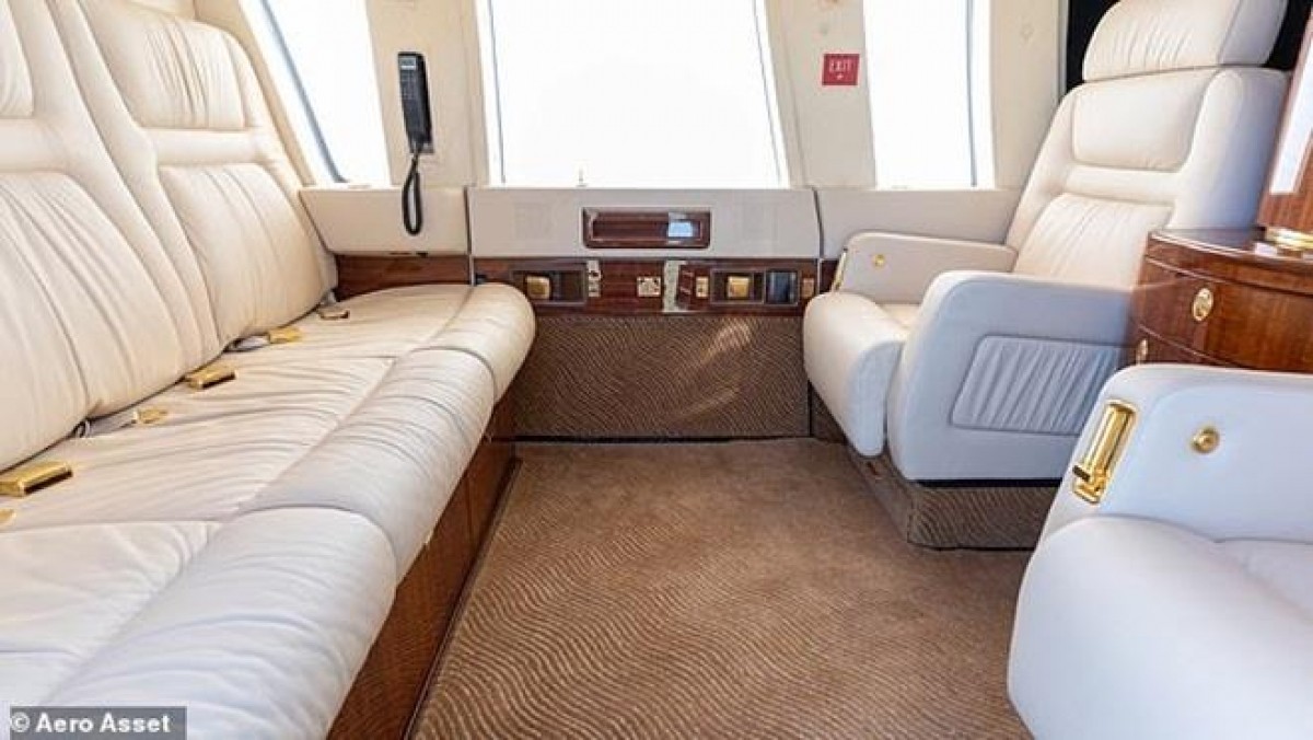 Bên trong trực thăng là nội thất sang trọng gồm cabin điều hành 6 chỗ với hệ thống cách âm hiện đại. (Ảnh: Aero Aset)