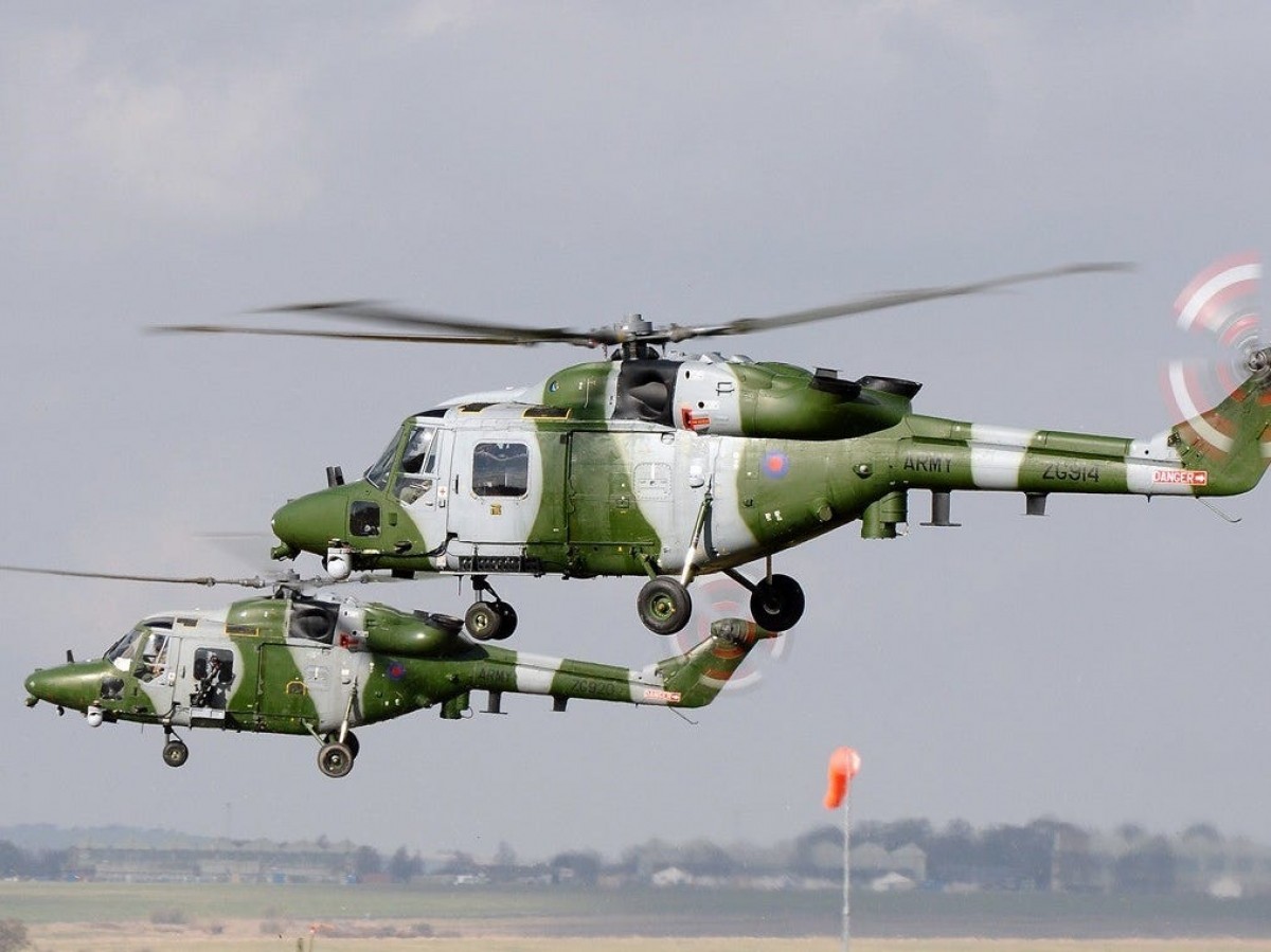 Trực thăng dùng làm phòng nghỉ là loại Westland Lynx của quân đội Anh, được thiết kế phù hợp để tác chiến tại các sa mạc. Chiếc máy bay này từng phục vụ tại Afghanistan.
